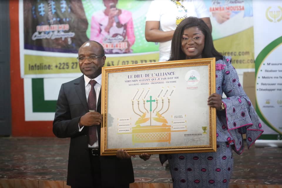 Elections locales en Côte d’Ivoire: Fleur Aké M’Bo aux côtés des chrétiens d’Agboville