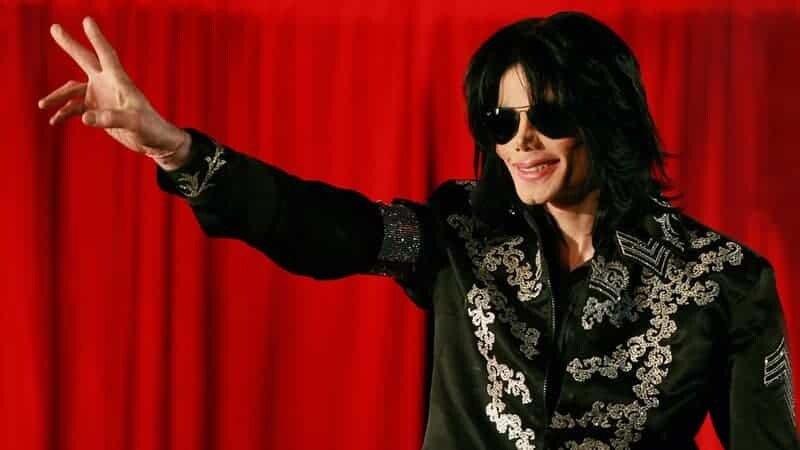 Angleterre : Une veste portée par Michael Jackson vendue aux enchères pour 187 612 332,74 de Francs CFA
