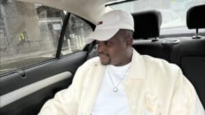 L’humoriste ivoirien, Observateur Ebène rentre au pays, mais…