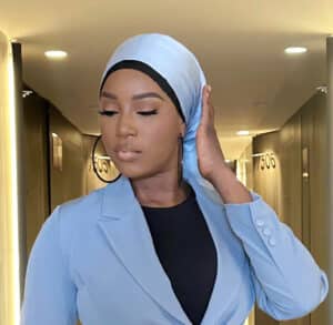 Côte d’Ivoire : Un influenceur ivoirien exige des enquêtes sur Konnie Touré à cause de son nouveau style vestimentaire