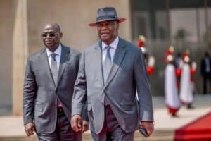 Le Président Alassane Ouattara s'envole pour la France