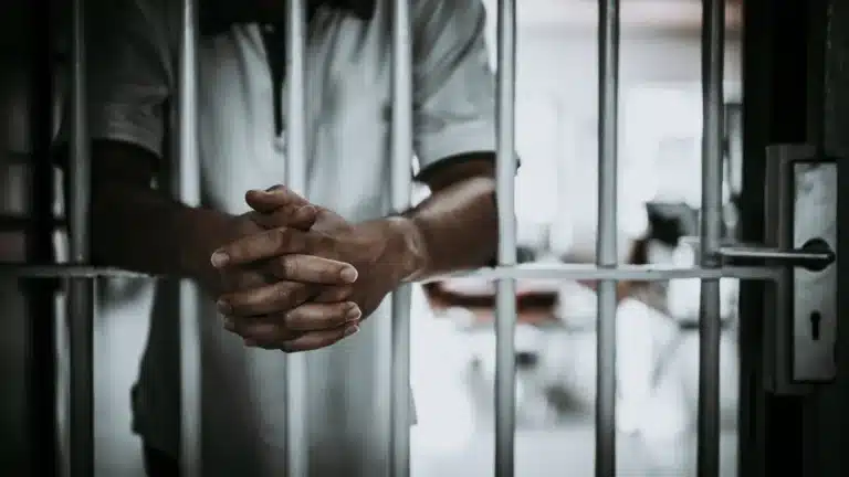 Côte d'Ivoire : un voleur de moto pris en flagrant délit à Abidjan