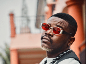 L’image d’Arafat DJ au sol : Des internautes attaquent Ariel Sheney