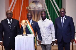 Côte d'Ivoire: le trophée de la CAN 2023 présenté aux députés