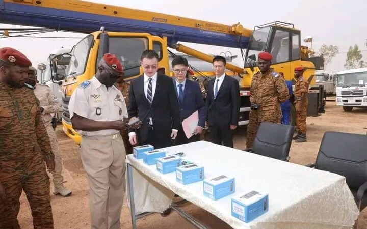Burkina Faso : la Chine fait don de 81 véhicules aux FDS