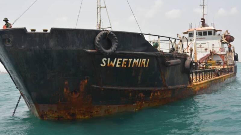 Bénin : interception d'un navire transportant 2 millions de litres de carburant volé