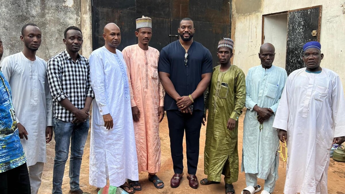 Cameroun : Le Bachelor Clive Ketu fait don à la communauté musulmane