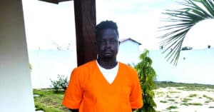 Côte d’Ivoire : Observateur Ebène envoie un message depuis la prison à ses fans