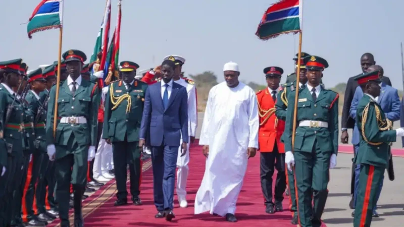 Sénégal - Gambie : Bassirou Diomaye Faye reçu par Adama Barrow