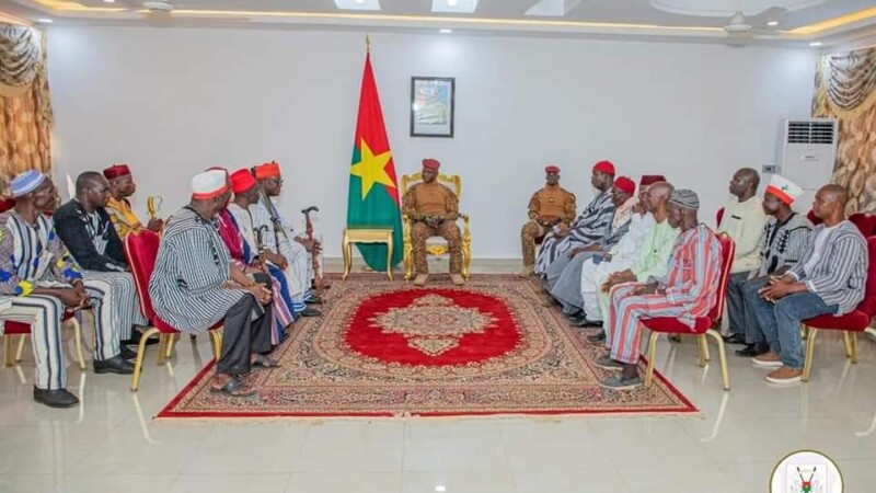 Burkina Faso : Ibrahim Traoré félicité par les chefs coutumiers et religieux pour la lutte antiterroriste