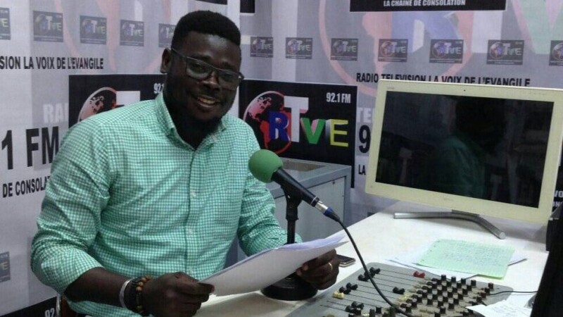 Hervé Mabali : l’une des voix de la radio en Centrafrique, fête son anniversaire. - Afrique sur 7