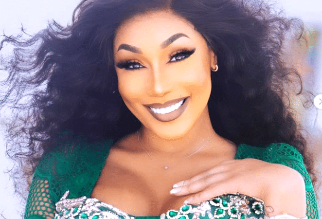 France : Emma Lohoues reçoit une montre et un collier en diamants de Vegedream pour son anniversaire