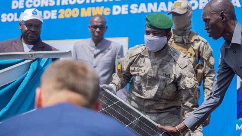 Mali : Assimi Goita lance la construction de la centrale solaire de Sanankoroba