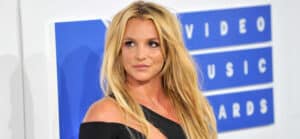 Etats-Unis : Britney Spears à moitié dénudée en pleurs dans la rue