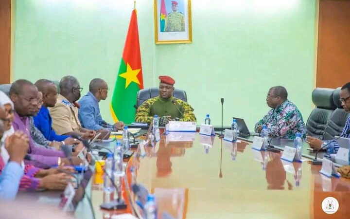 Transition au Burkina Faso : les assises adoptent une prorogation de 5 ans