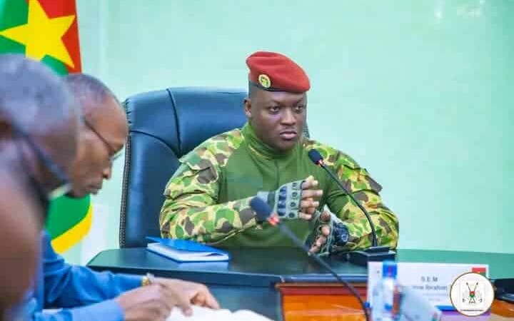 Le Burkina Faso reçoit un prêt de 27 milliards pour baisser les prix pétroliers