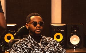 Boire jusqu’à la stupeur, fumer des cigarettes et commettre l’adultère, voilà mes trois péchés mignons