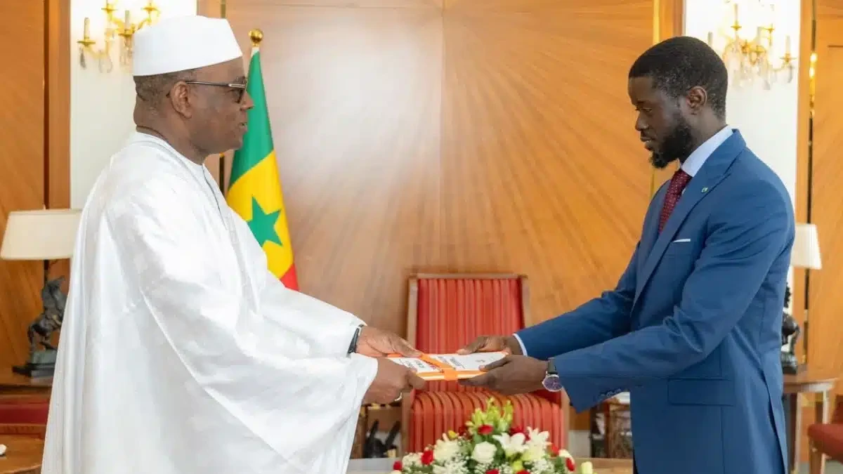 Bassirou Diomaye Faye réçoit les lettres de créance de Mamadou Haidara, l'ambassadeur de Côte d'Ivoire au Sénégal