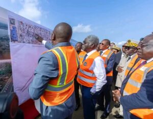 Construction du 4e pont d'Abidjan : le Premier ministre Robert Beugré Mambé lance la fin des travaux