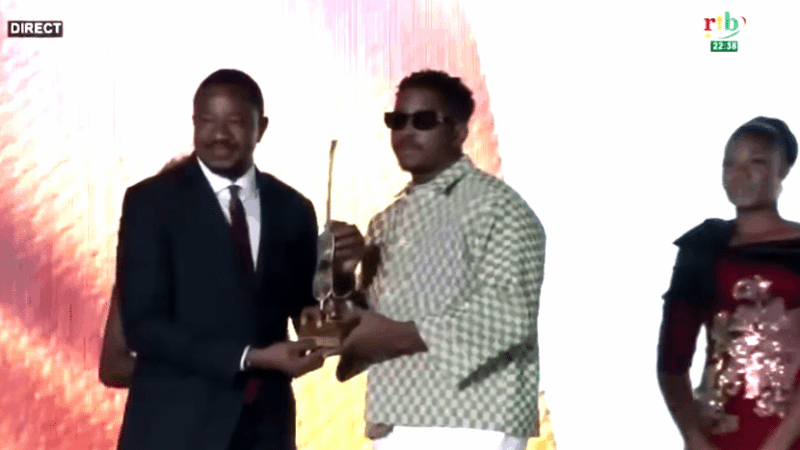 Côte d’Ivoire : Tamsir sacré meilleur artiste de l’Afrique de l’Ouest aux Kundé 2024