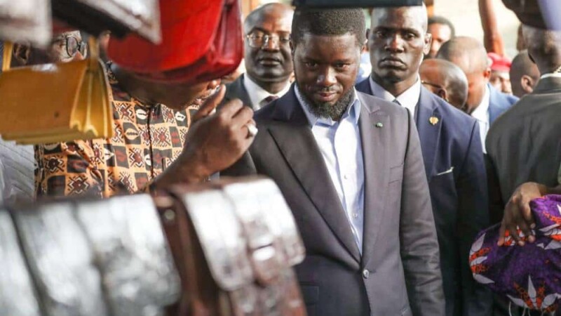 Sénégal : Bassirou Diomaye Faye débarque au marché Soumbédioune (vidéo)