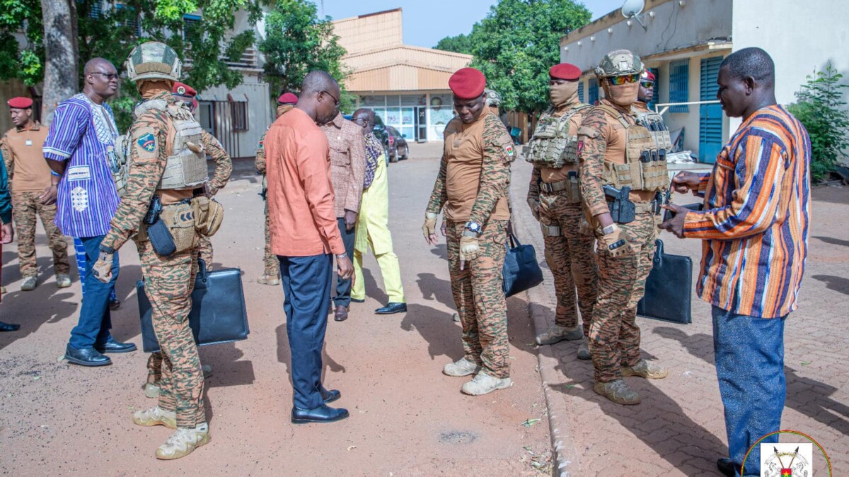 Burkina Faso : Ibrahim Traoré constate les dégâts du tir accidentel à la RTB