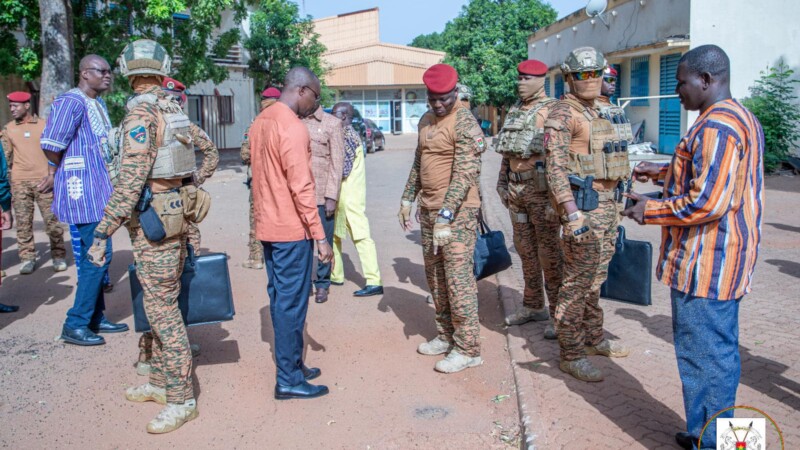 Burkina Faso : Ibrahim Traoré constate les dégâts du tir accidentel à la RTB