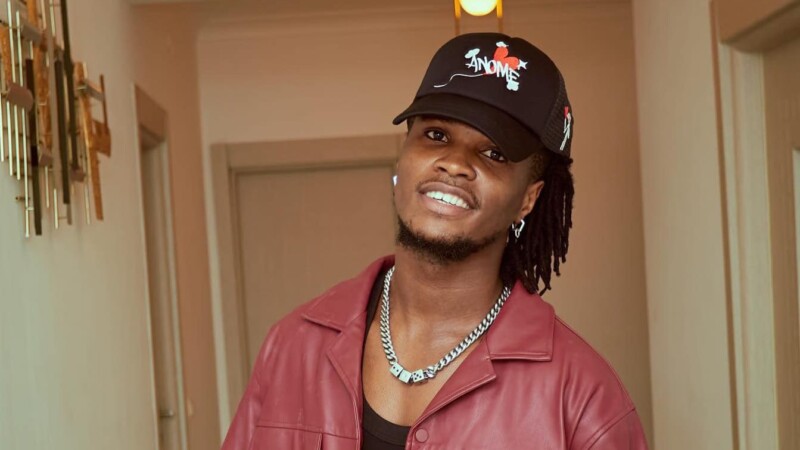 Togo : le chanteur Santrinos Raphaël franchit une performance sur YouTube