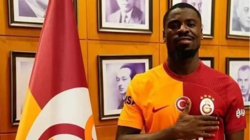 Galatasaray : Serge Aurier annonce son départ !
