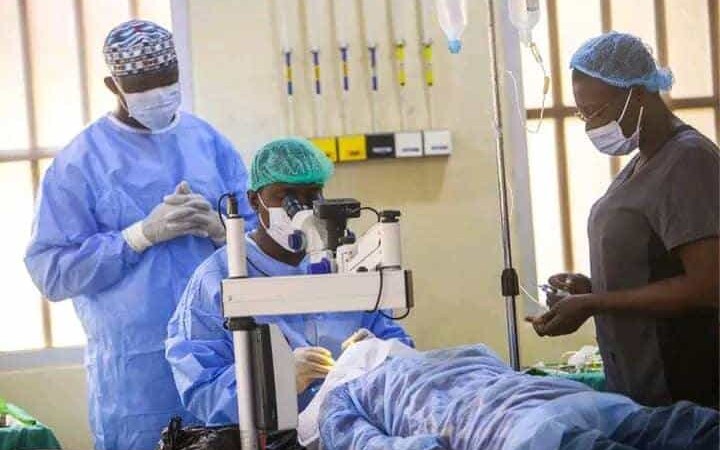 Burkina Faso : le gouvernement lance une campagne de chirurgie gratuite de la cataracte