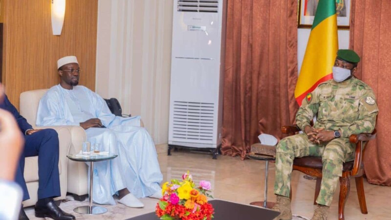 Ousmane Sonko fait une promesse à Assimi Goïta