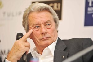 Alain Delon, son fils brise le silence et lui rend un vibrant hommage