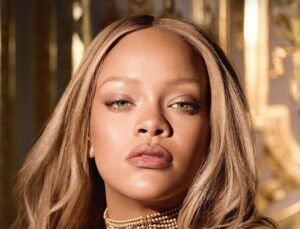 Rihanna rayonne dans la nouvelle campagne Dior pour L'Or de J'adore