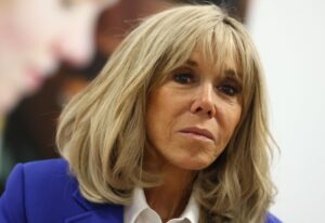 En vacances, Brigitte Macron harcelée en ligne