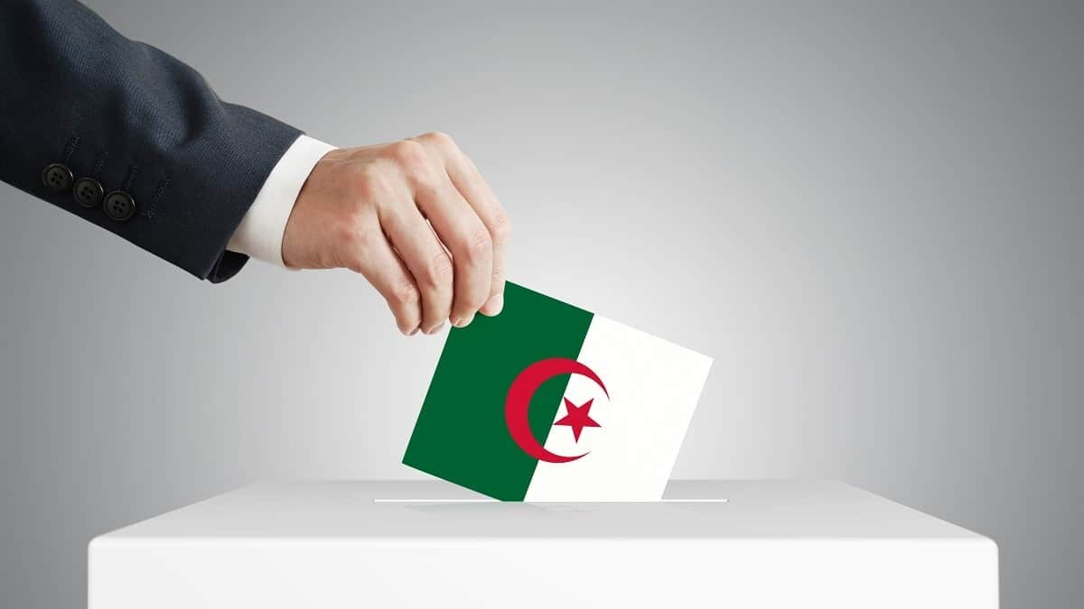 Algérie : les électeurs aux urnes pour décider de l'avenir présidentiel