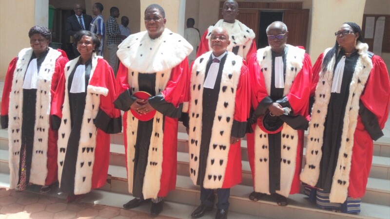 Burkina Faso : les magistrats habillés désormais en Faso Danfani