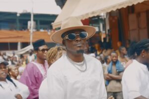 Le titre jeneba djaba de debordo leekunfa marque les esprits