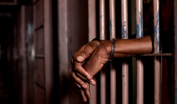 Côte d’Ivoire : la police arrête un adolescent de 14 ans pour outrage au Chef de l’Etat