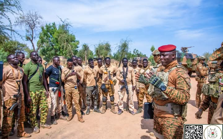Burkina Faso : Ibrahim Traoré apporte son soutien aux forces armées à Barsalogho