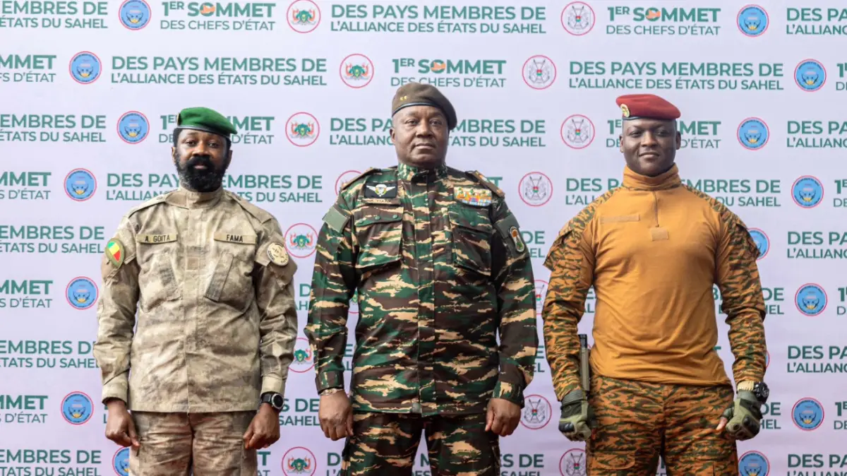 L’AES et les grosses dépenses militaires