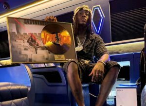 Himra avec son Disque d'Or