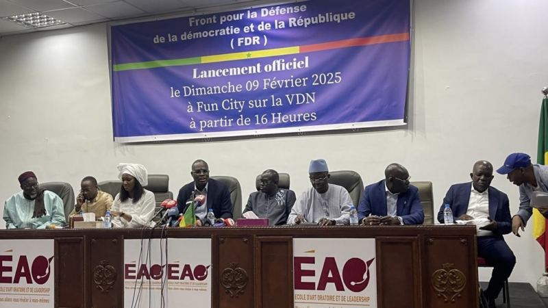 Sénégal : 76 partis de l'opposition se constituent en un front pour contrer le pouvoir