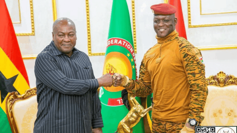 Burkina Faso : Ibrahim Traoré et John Dramani Mahama pour une coopération renforcée