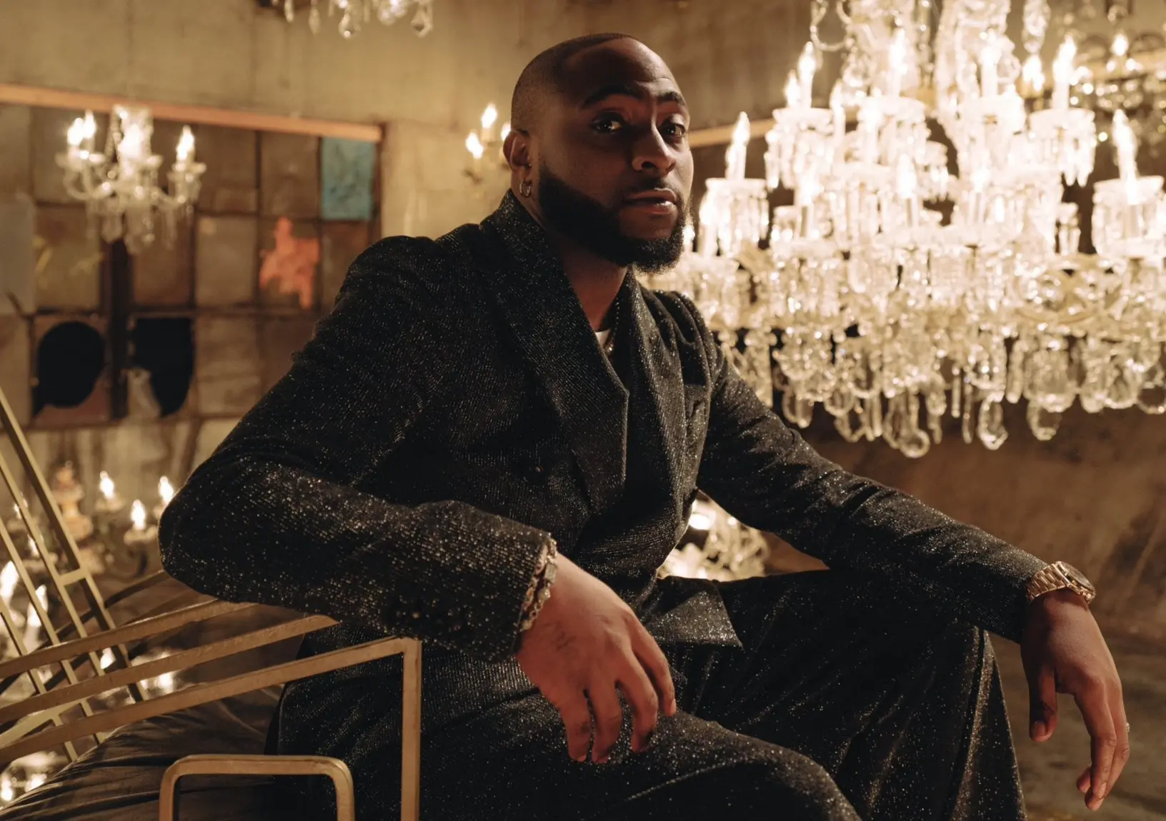 Young Jonn : « Dès que je vois l’argent de Davido, je me dis je dois bosser dur »