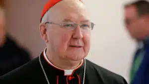 cardinal camerlingue Kevin Farrell