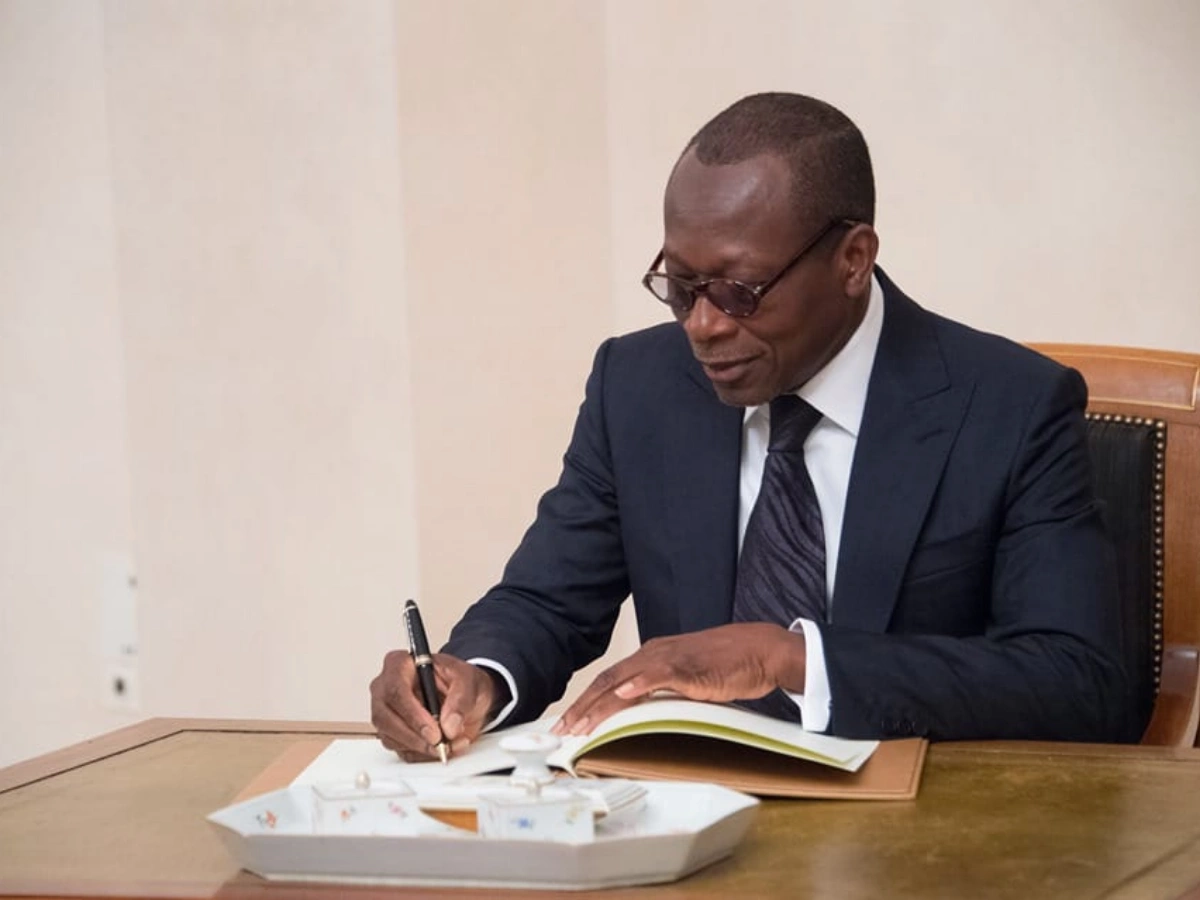 Fonctions politiques au Bénin : un décret précise les avantages de carrière