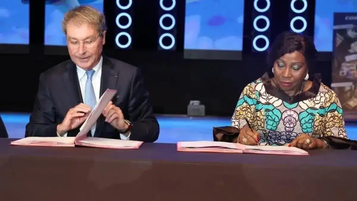 Kandia Camara et le répresentant de Corsair