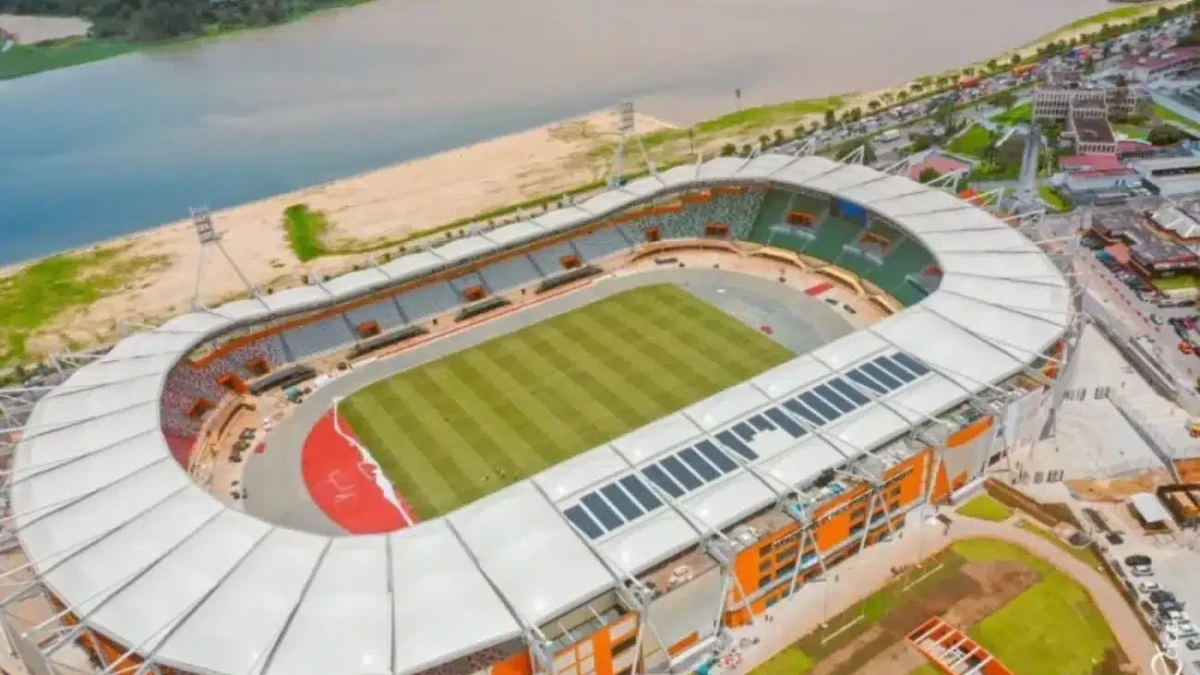 pelouse du stade Félix Houphouët-Boigny