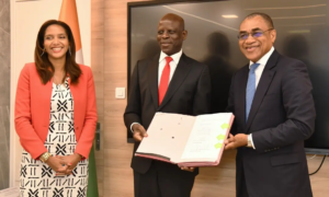Signature de trois accords entre la Côte d'Ivoire et la France