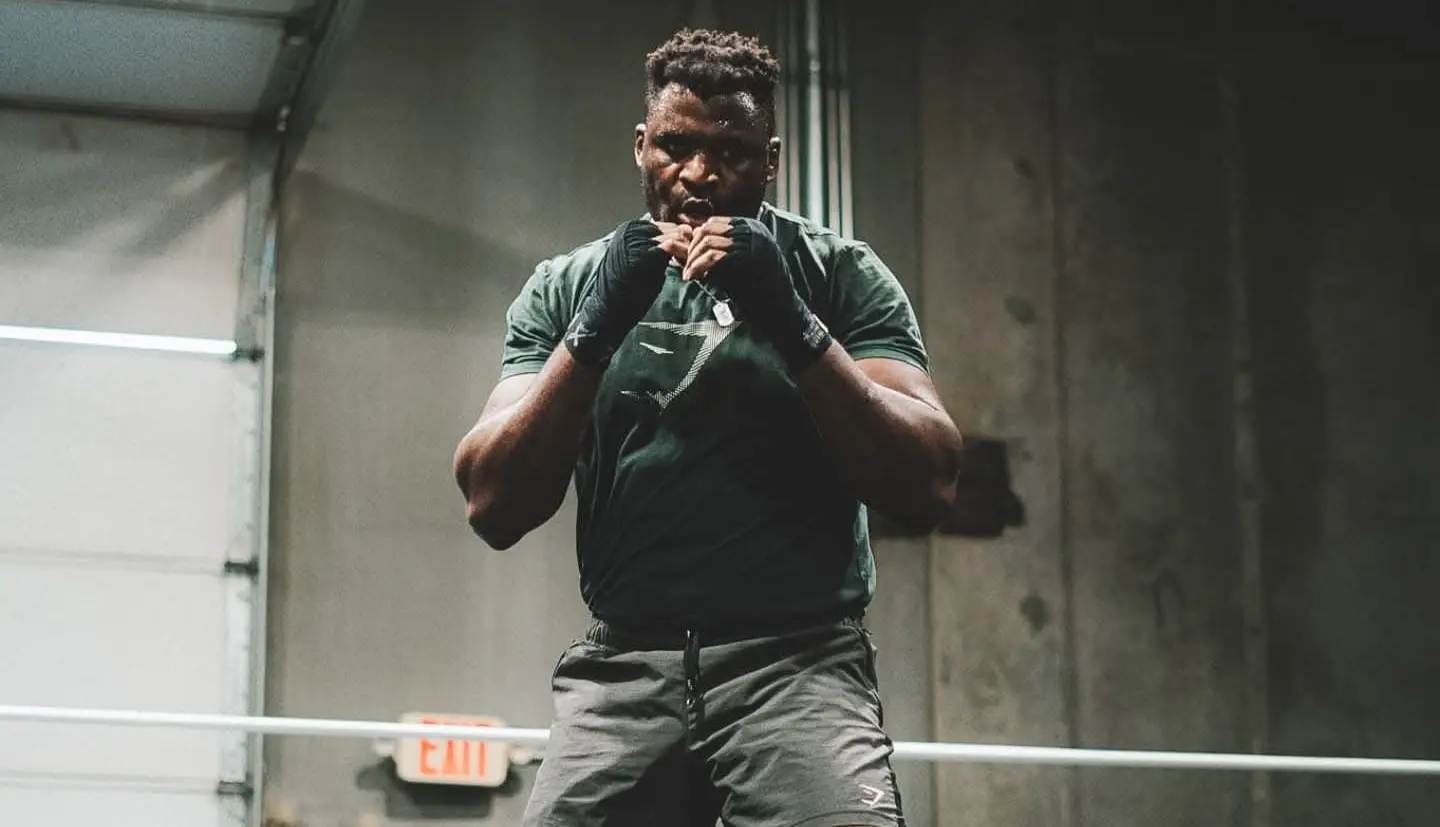 Francis Ngannou répond à Jon Jones et l’invite sur le ring
